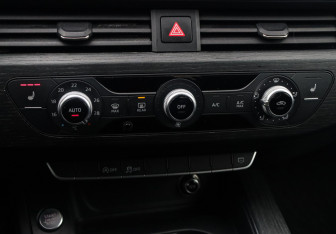 Подержанный автомобиль Audi A4 Sedan 2015 года (15 фото)