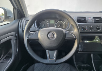 Подержанный автомобиль Skoda Fabia Hatchback 2014 года (12 фото)
