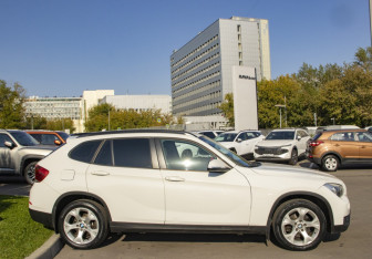 Подержанный автомобиль BMW X1 2014 года (4 фото)