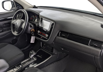 Подержанный автомобиль Mitsubishi Outlander 2021 года (13 фото)