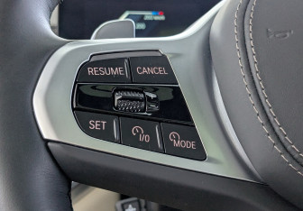 Подержанный автомобиль BMW X7 2024 года (27 фото)