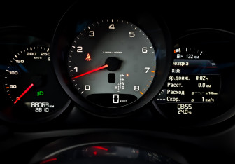 Подержанный автомобиль Porsche Macan 2015 года (13 фото)