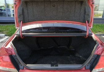 Подержанный автомобиль Mitsubishi Lancer Sedan 2005 года (9 фото)