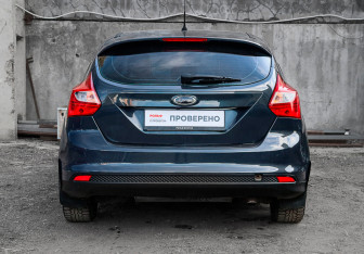 Подержанный автомобиль Ford Focus Hatchback 2012 года (5 фото)