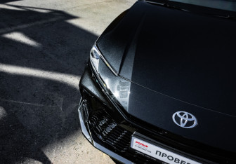 Подержанный автомобиль Toyota Camry Sedan 2025 года (20 фото)