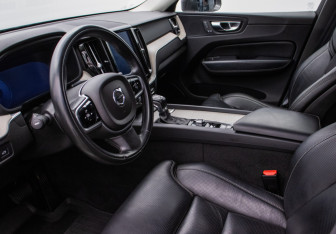 Подержанный автомобиль Volvo XC60 2018 года (10 фото)