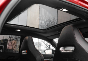 Подержанный автомобиль Changan UNI-V 2023 года (18 фото)