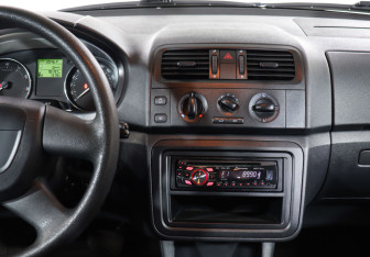 Подержанный автомобиль Skoda Fabia Hatchback 2011 года (14 фото)