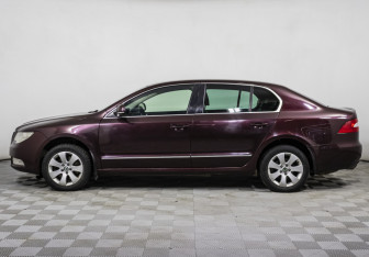 Подержанный автомобиль Skoda Superb Liftback 2012 года (8 фото)