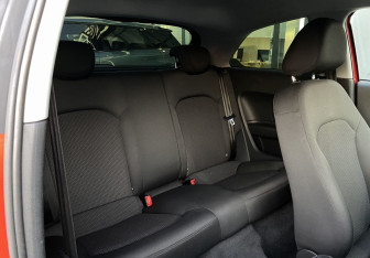 Подержанный автомобиль Audi A1 2012 года (20 фото)