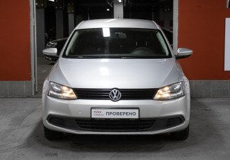 Подержанный автомобиль Volkswagen Jetta Sedan 2013 года (2 фото)
