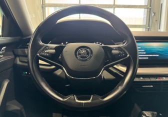 Подержанный автомобиль Skoda Octavia Liftback 2020 года (13 фото)