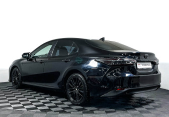 Подержанный автомобиль Toyota Camry Sedan 2019 года (7 фото)