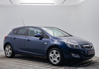 Подержанный автомобиль Opel Astra Hatchback 2011 года (7 фото)