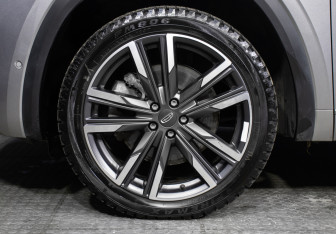 Подержанный автомобиль Geely Monjaro 2023 года (27 фото)