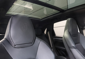Подержанный автомобиль Porsche Cayenne 2022 года (22 фото)