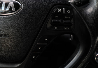 Подержанный автомобиль Kia Ceed Hatchback 2015 года (17 фото)