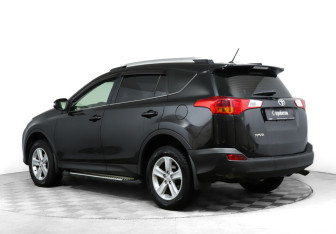 Подержанный автомобиль Toyota RAV4 2013 года (7 фото)