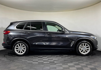 Подержанный автомобиль BMW X5 2019 года (6 фото)