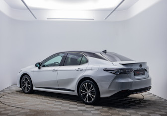 Подержанный автомобиль Toyota Camry Sedan 2020 года (7 фото)