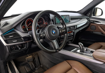 Подержанный автомобиль BMW X5 2017 года (15 фото)