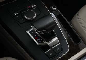 Подержанный автомобиль Audi Q5 2018 года (15 фото)