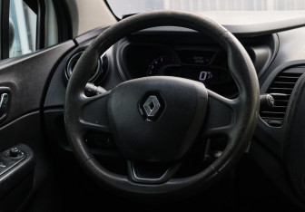 Подержанный автомобиль Renault Kaptur 2018 года (11 фото)