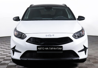 Подержанный автомобиль Kia Ceed Wagon 2022 года (2 фото)