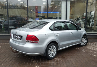 Подержанный автомобиль Volkswagen Polo Sedan 2012 года (8 фото)