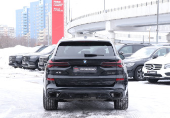 Подержанный автомобиль BMW X5 2025 года (6 фото)