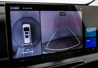 Подержанный автомобиль Voyah Dream 2025 года (15 фото)