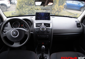 Подержанный автомобиль Renault Megane Sedan 2007 года (11 фото)