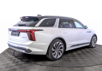 Подержанный автомобиль Hongqi E-HS9 2023 года (5 фото)