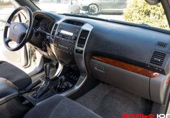 Подержанный автомобиль Toyota Land Cruiser Prado 2007 года (7 фото)