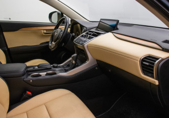 Подержанный автомобиль Lexus NX 2015 года (10 фото)