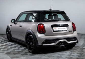 Подержанный автомобиль MINI Hatch 2021 года (7 фото)