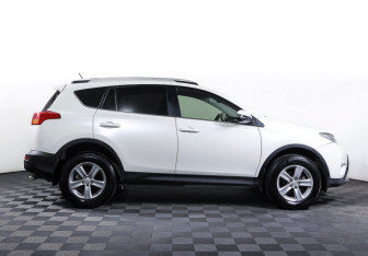 Подержанный автомобиль Toyota RAV4 2013 года (4 фото)