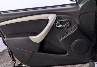 Подержанный автомобиль Nissan Terrano 2020 года (19 фото)