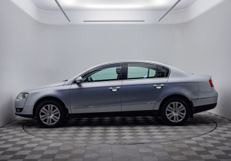 Подержанный автомобиль Volkswagen Passat Sedan 2008 года (8 фото)