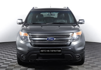 Подержанный автомобиль Ford Explorer 2015 года (2 фото)