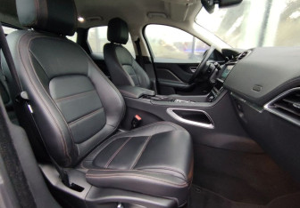 Подержанный автомобиль Jaguar F-Pace 2020 года (10 фото)