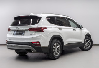Подержанный автомобиль Hyundai Santa Fe 2019 года (5 фото)