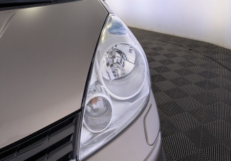 Подержанный автомобиль Nissan Note 2013 года (12 фото)