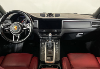 Подержанный автомобиль Porsche Macan 2020 года (12 фото)