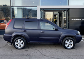Подержанный автомобиль Nissan X-Trail 2004 года (4 фото)