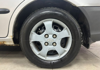 Подержанный автомобиль Hyundai Accent Sedan 2005 года (9 фото)