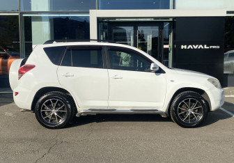 Подержанный автомобиль Toyota RAV4 2006 года (4 фото)