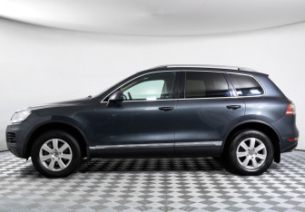 Подержанный автомобиль Volkswagen Touareg 2011 года (8 фото)