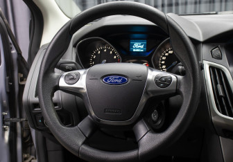 Подержанный автомобиль Ford Focus Hatchback 2012 года (16 фото)
