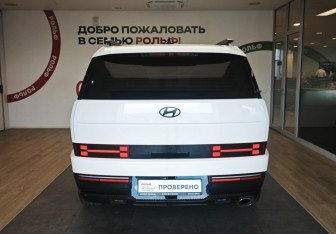Подержанный автомобиль Hyundai Santa Fe 2023 года (5 фото)